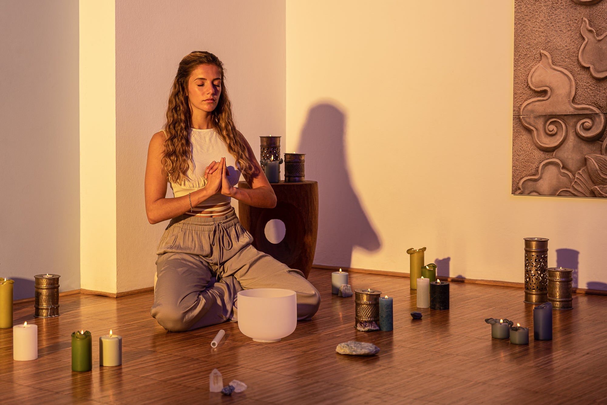 8" White-Frosted Crystal Singing Bowl, Note B4, Crown Chakra