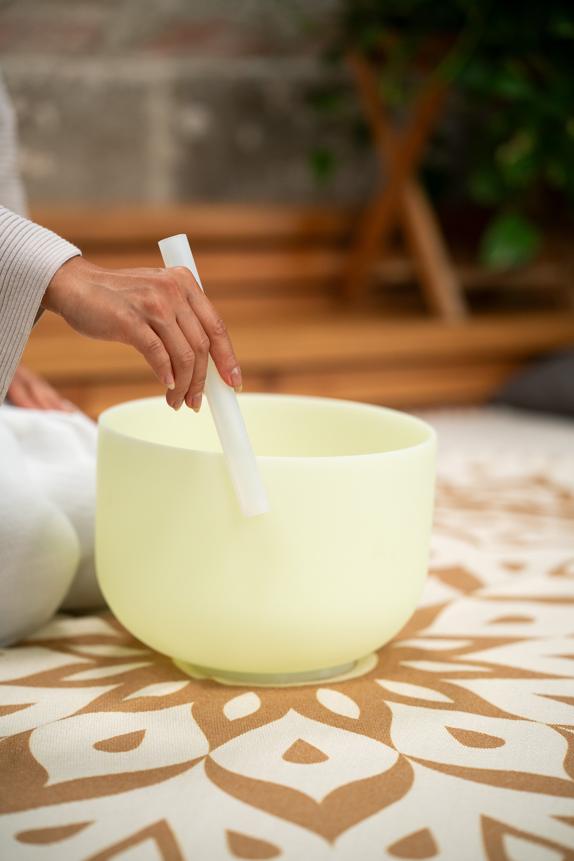 10" Emerald Crystal Singing Bowl, Note F4, Heart Chakra