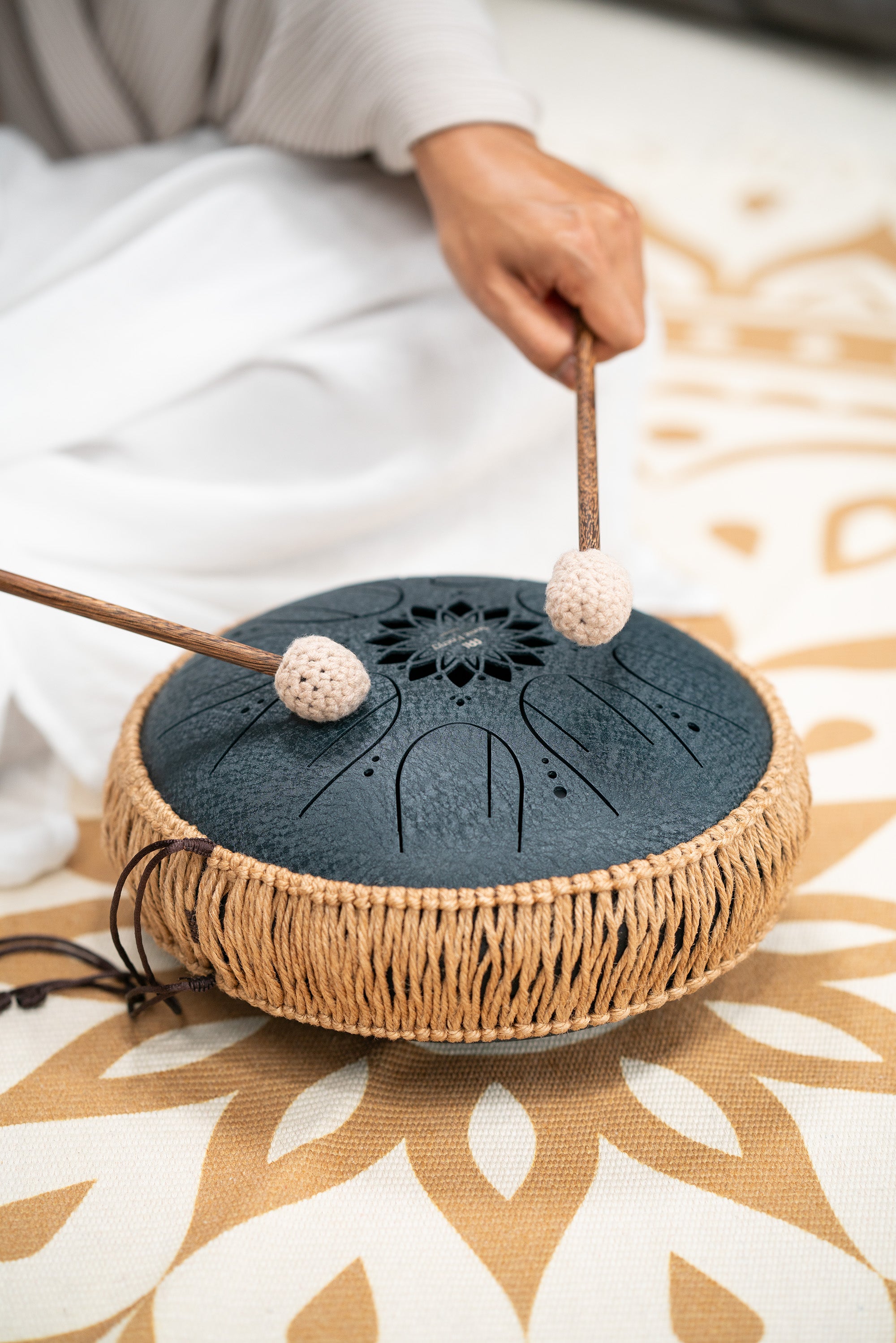 10" Medium Octave Steel Tongue Drum, C Minor, 8 Notes, 432 Hz, Navy Blue