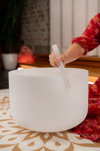 16&quot; White-Frosted Crystal Singing Bowl, Note D3, Sacral Chakra 440hz