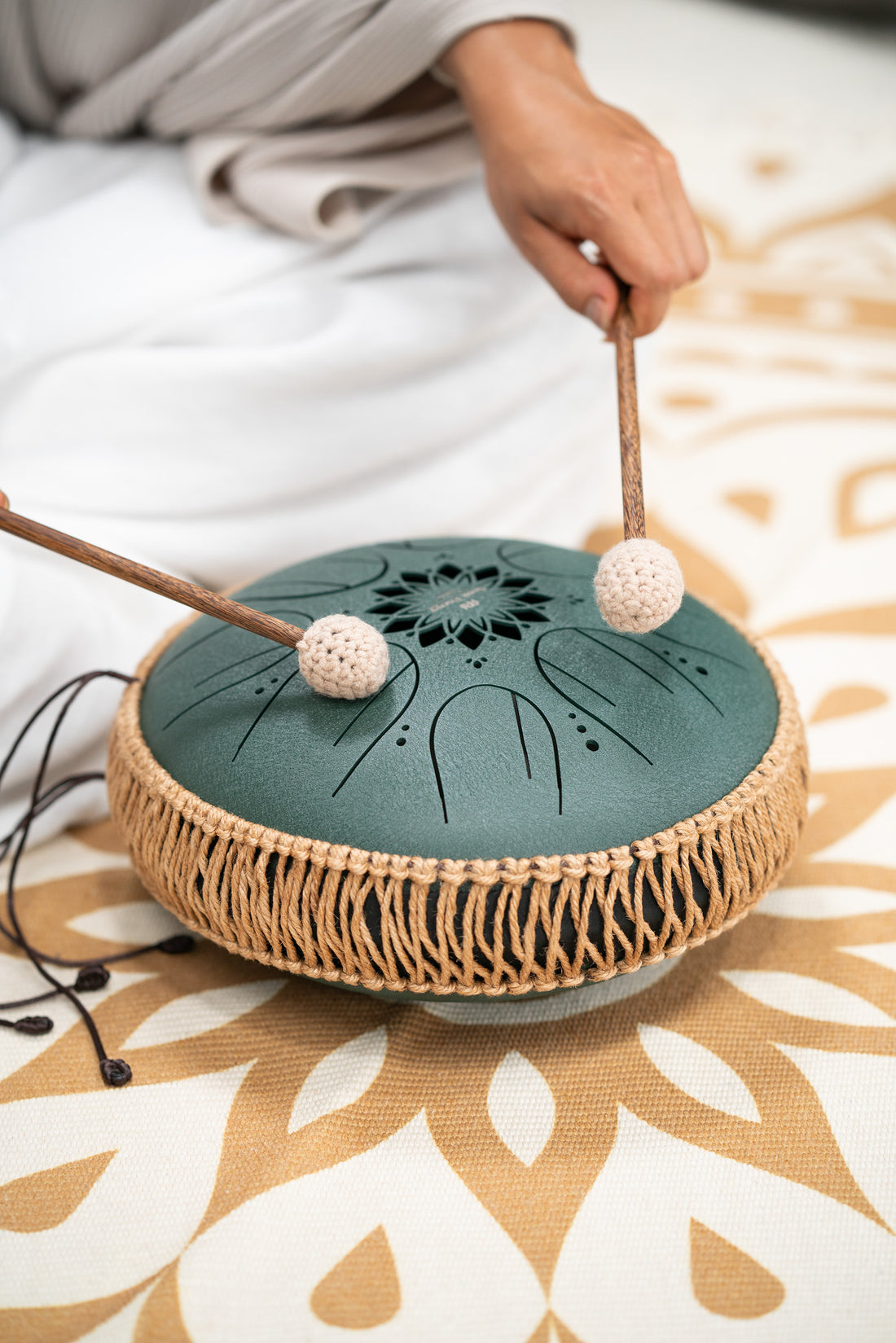 Tambor de lengüeta de acero de 10&quot;, octava media, fa sostenido menor, 8 notas, 432 Hz, verde oscuro